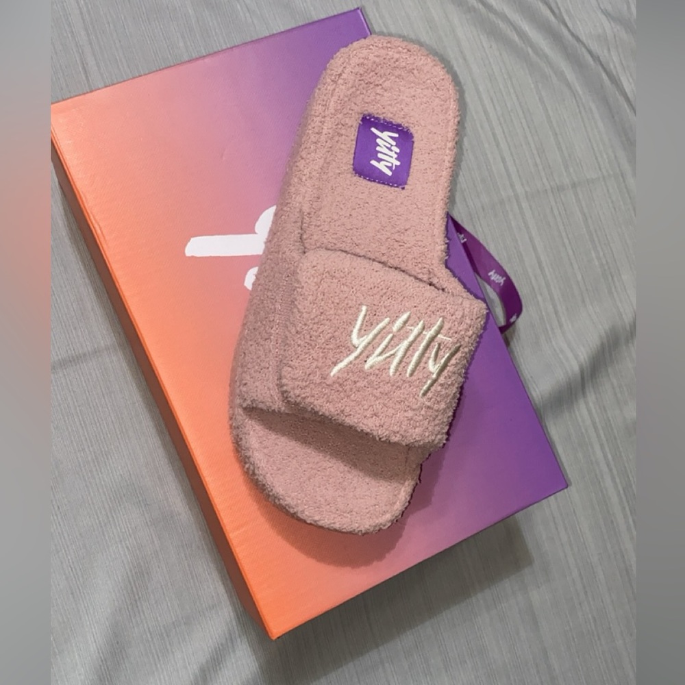 Yitty Platform Mauve Sandals. Size 9